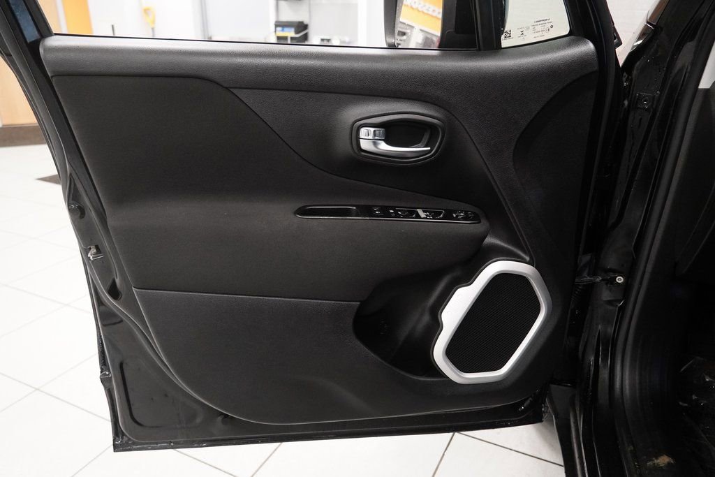 Used 2020 Jeep Renegade Latitude w/ Cold Weather Group image 15