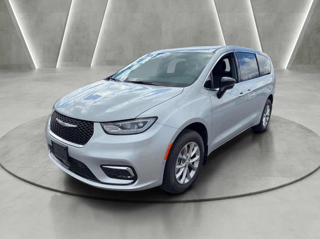 New 2026 Chrysler Pacifica Select AWD/4WD image 3