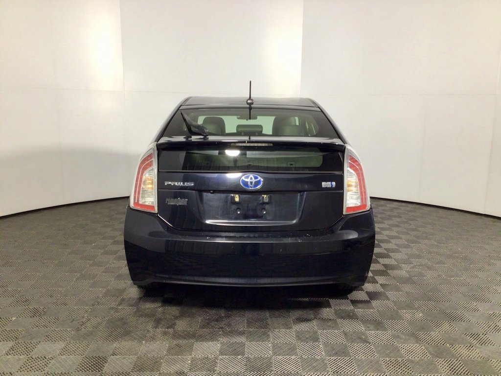 Used 2015 Toyota Prius Four image 9