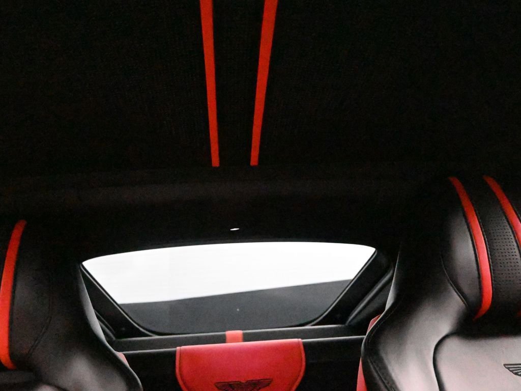 Used 2019 Aston Martin V8 Vantage Coupe image 10