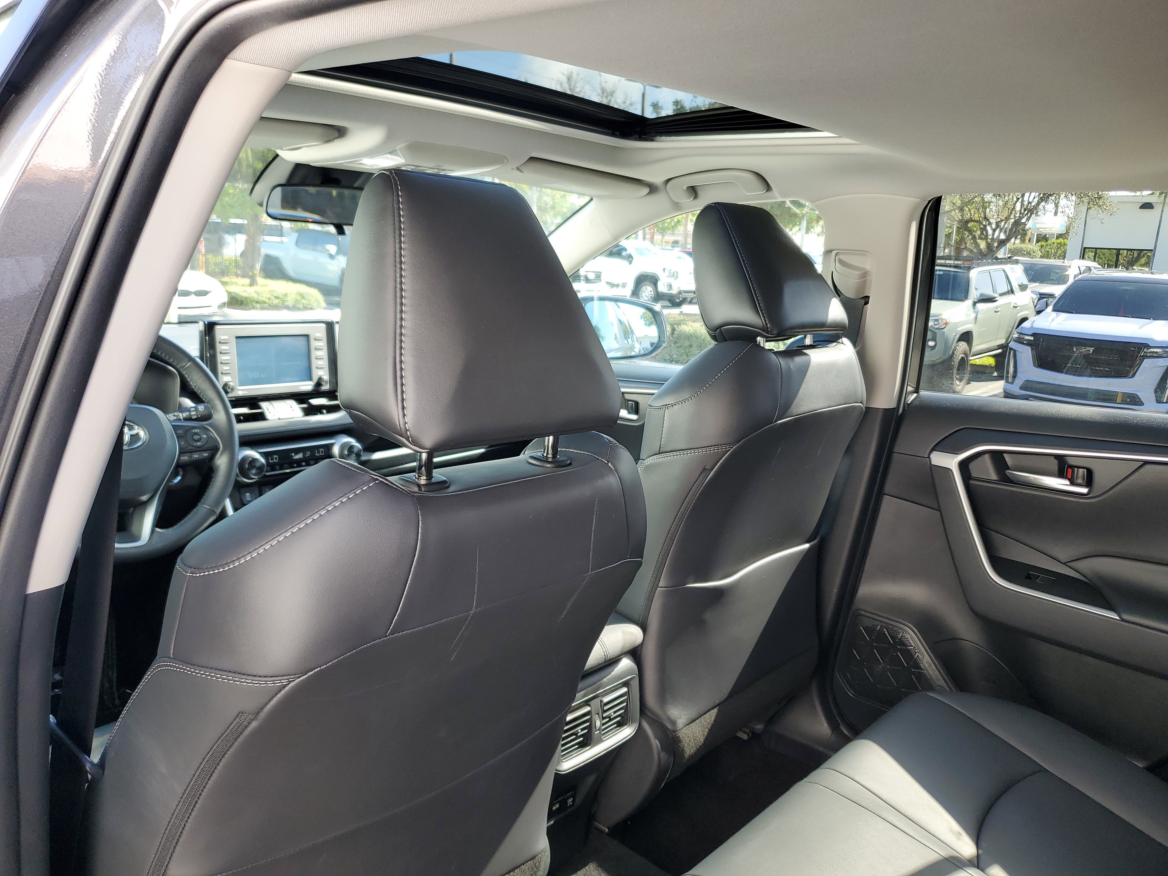 Used 2021 Toyota RAV4 XLE Premium image 13