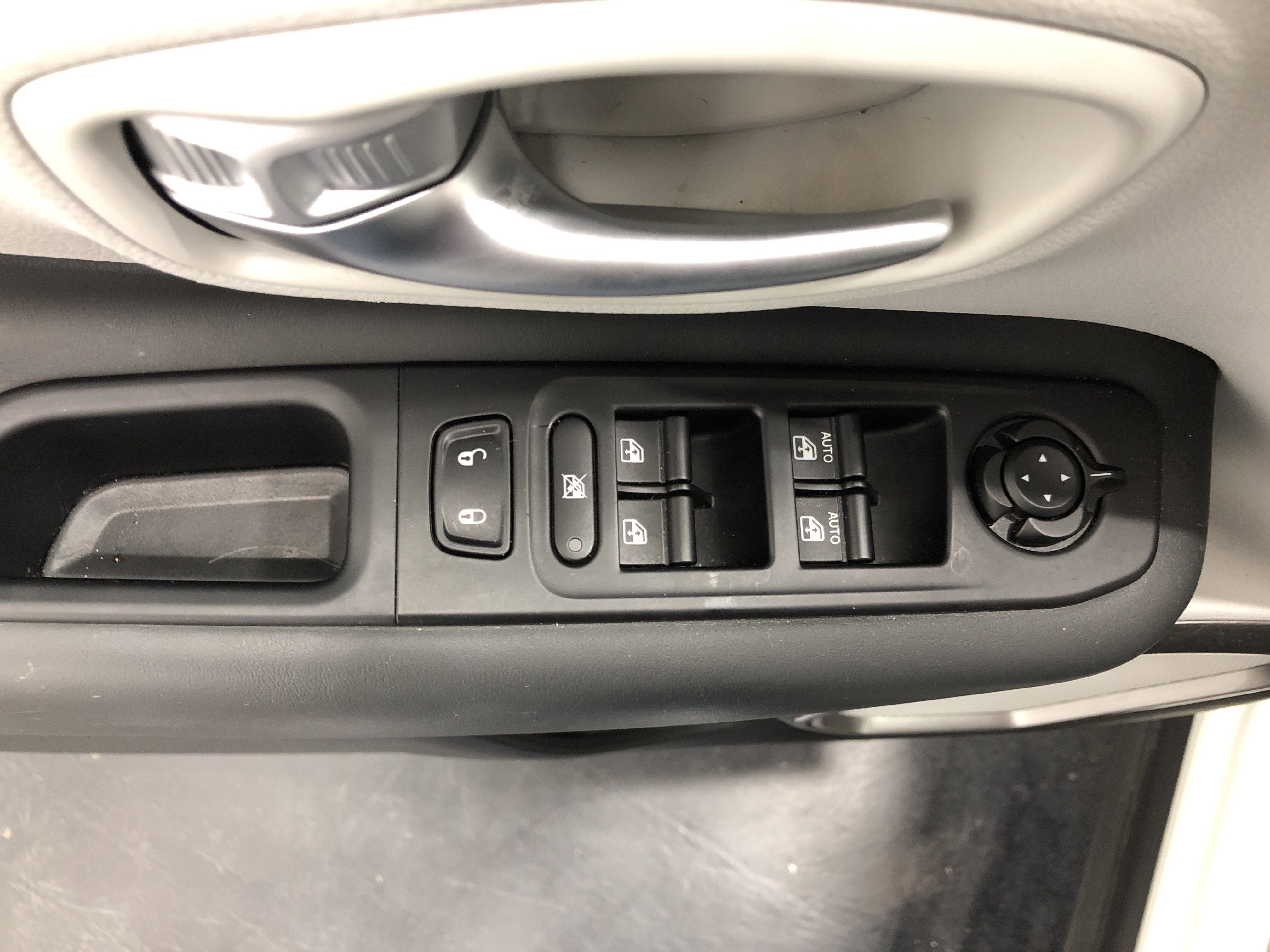 Used 2022 Jeep Renegade Limited AWD/4WD image 14