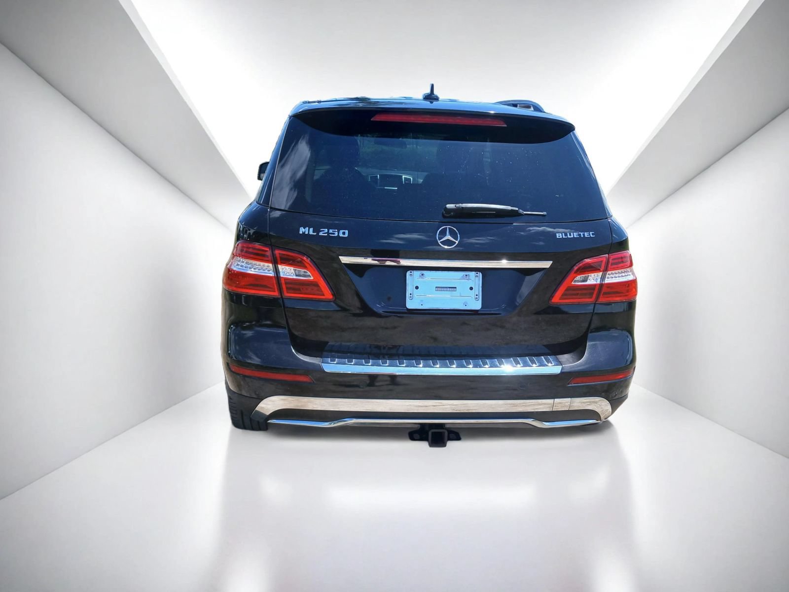 Used 2015 Mercedes-Benz ML 250 BlueTEC 4MATIC w/ Premium 1 Package image 4