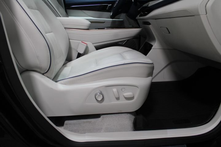 Used 2025 Buick Enclave Avenir w/ Super Cruise Package AWD/4WD image 27
