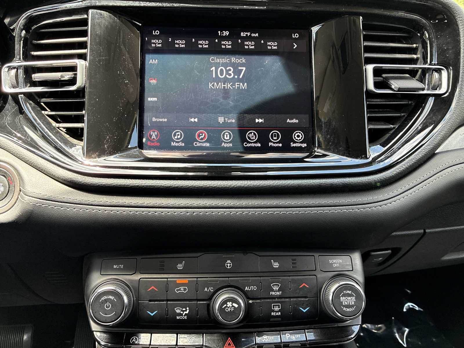 Used 2021 Dodge Durango SXT AWD/4WD image 12