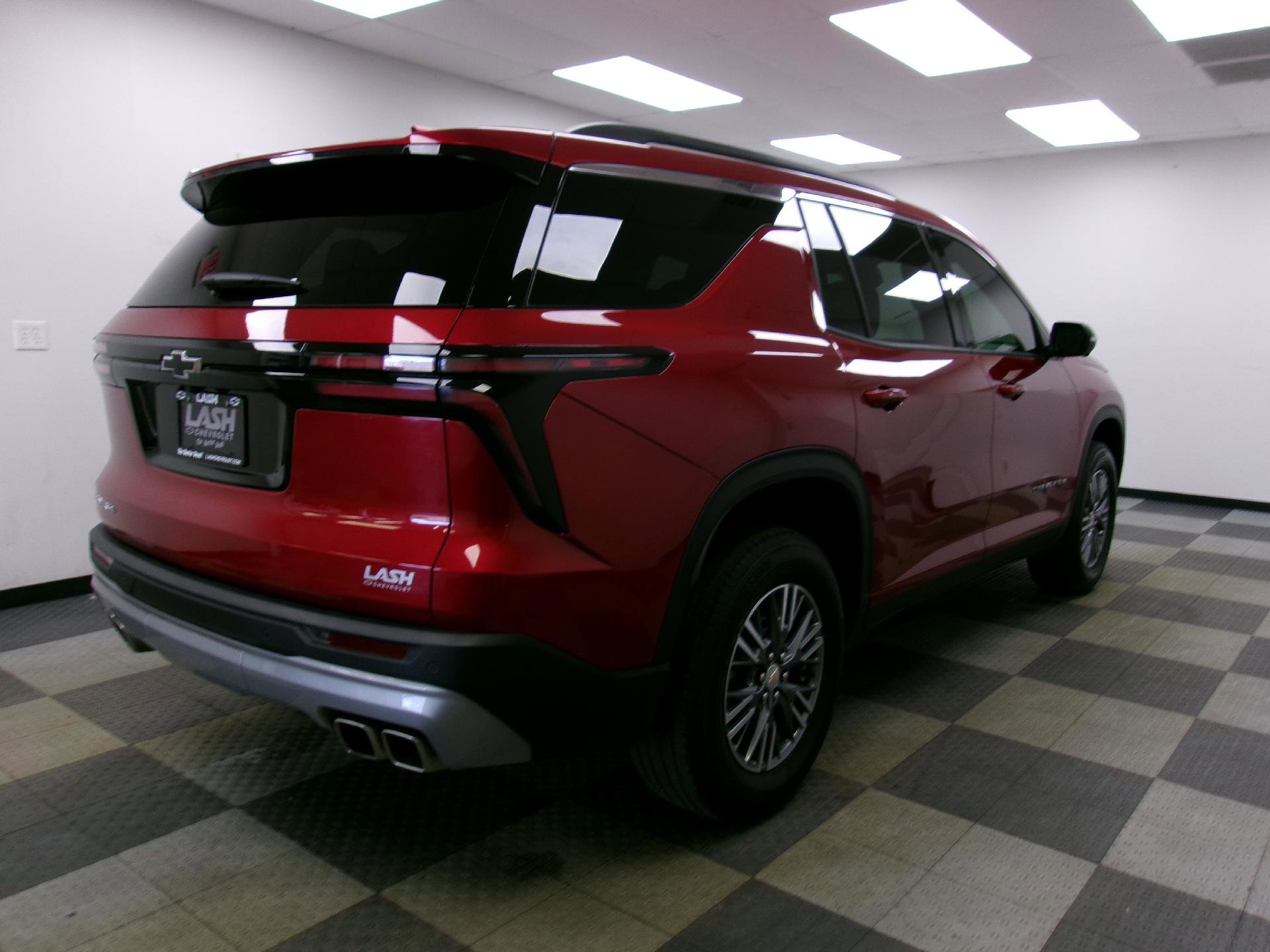 Certified 2025 Chevrolet Traverse LT w/ Driver Confidence Package image 16