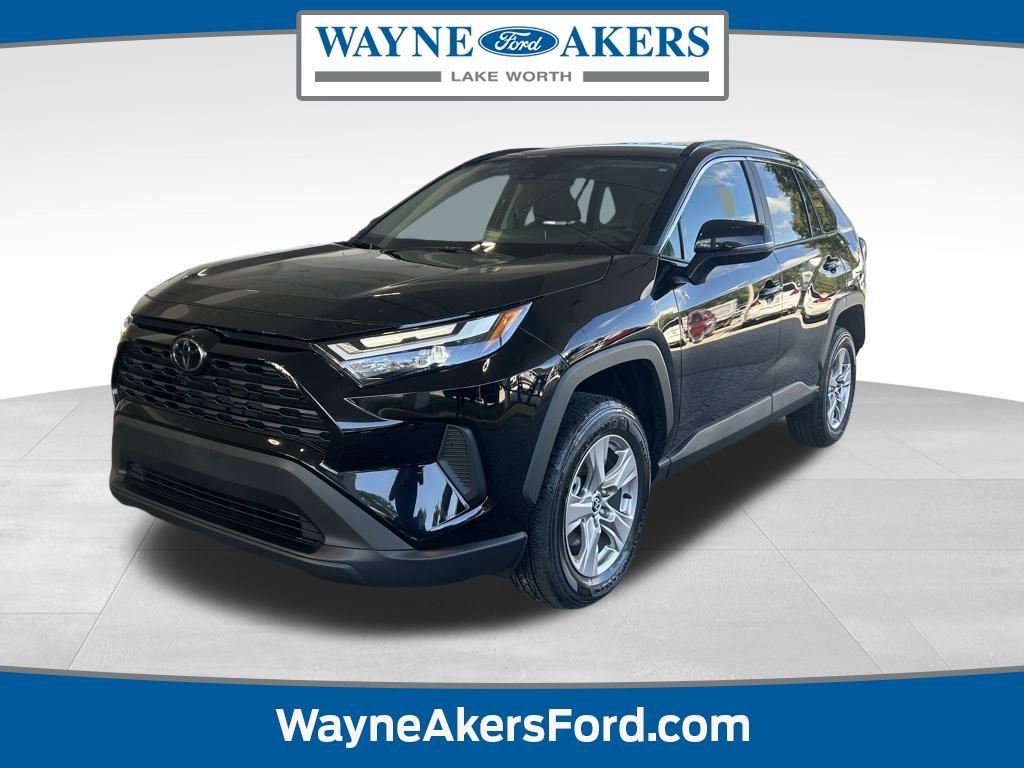 Used 2025 Toyota RAV4 XLE image 1