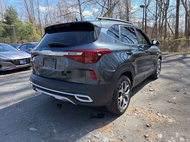 Used 2023 Kia Seltos EX AWD/4WD image 3