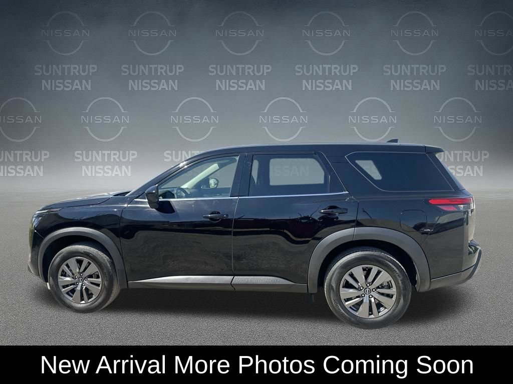 Used 2025 Nissan Pathfinder S image 2