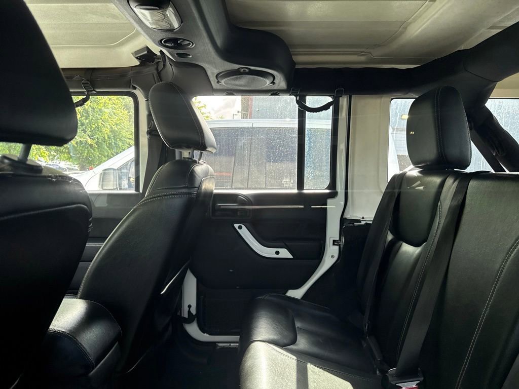 Used 2014 Jeep Wrangler Unlimited Sahara w/ Dual Top Group AWD/4WD image 9
