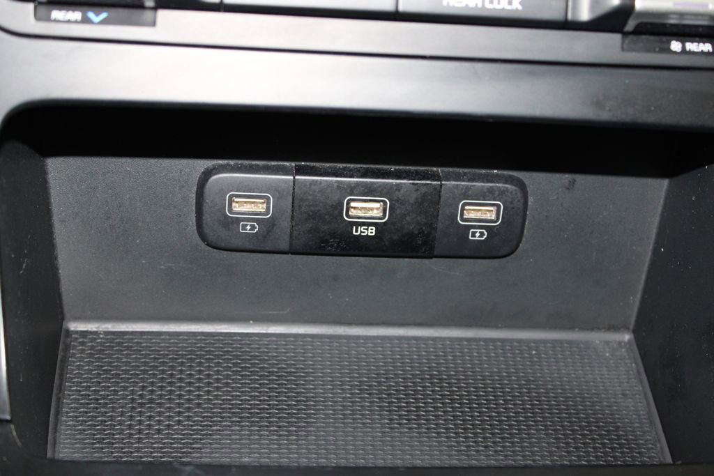 Used 2024 Kia Carnival LX image 45