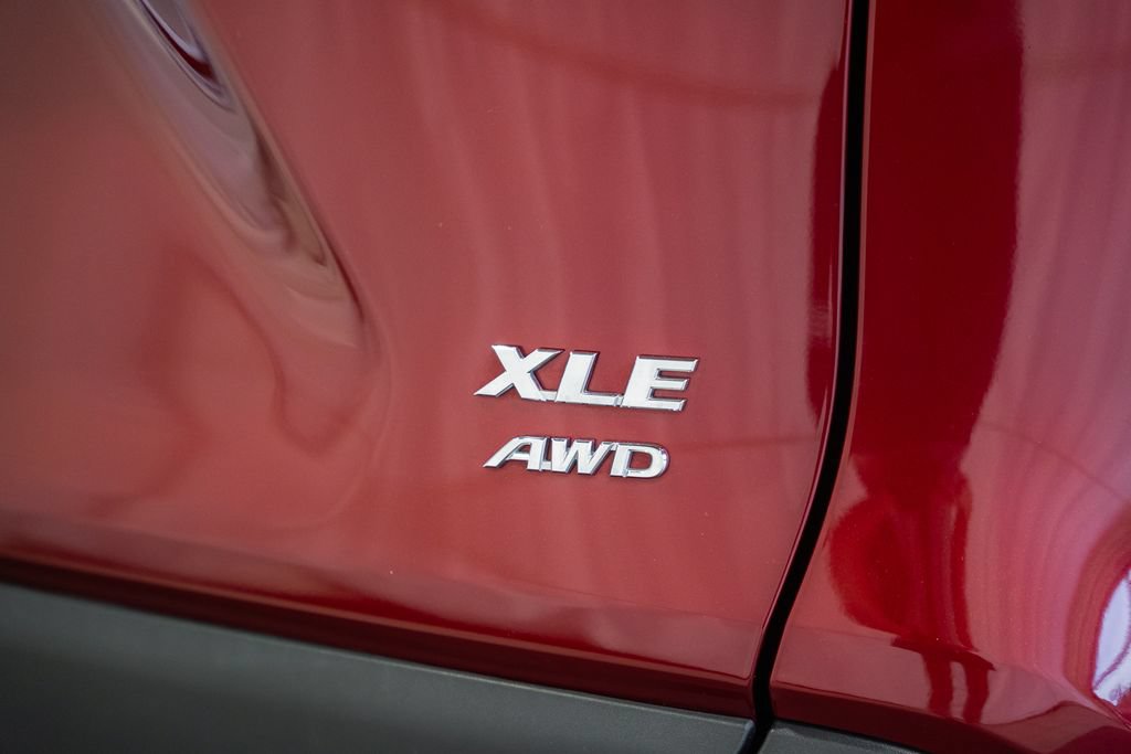 Used 2025 Toyota RAV4 XLE AWD/4WD image 7