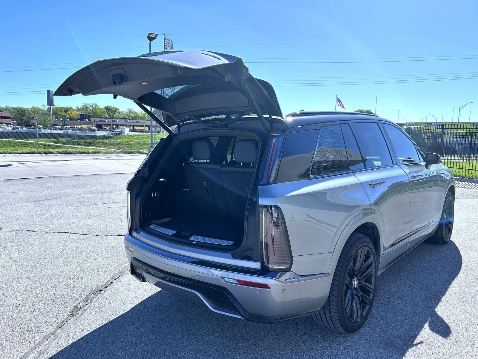 Certified 2026 Cadillac Vistiq Platinum AWD/4WD image 13