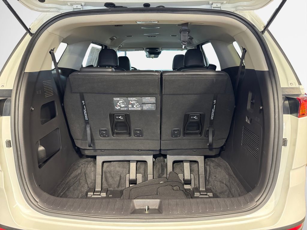 Used 2024 Kia Carnival LX image 25