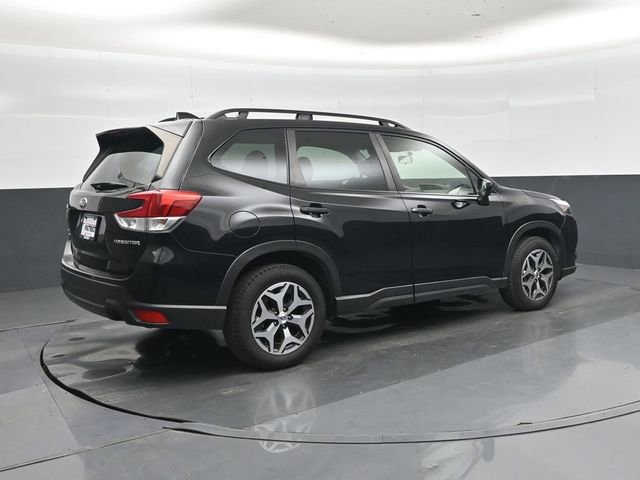 Used 2023 Subaru Forester Premium image 4