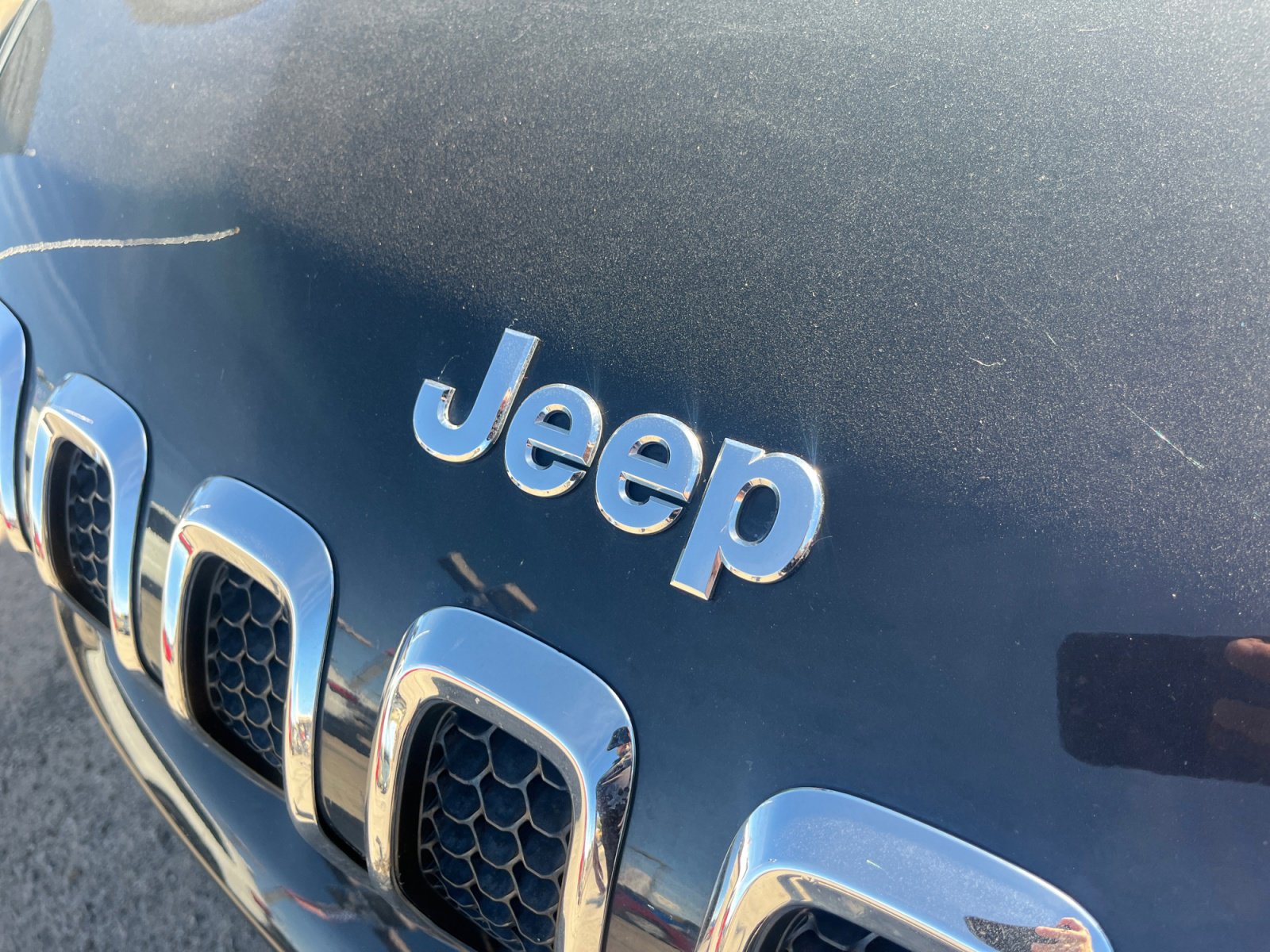 Used 2018 Jeep Cherokee Latitude Plus image 23
