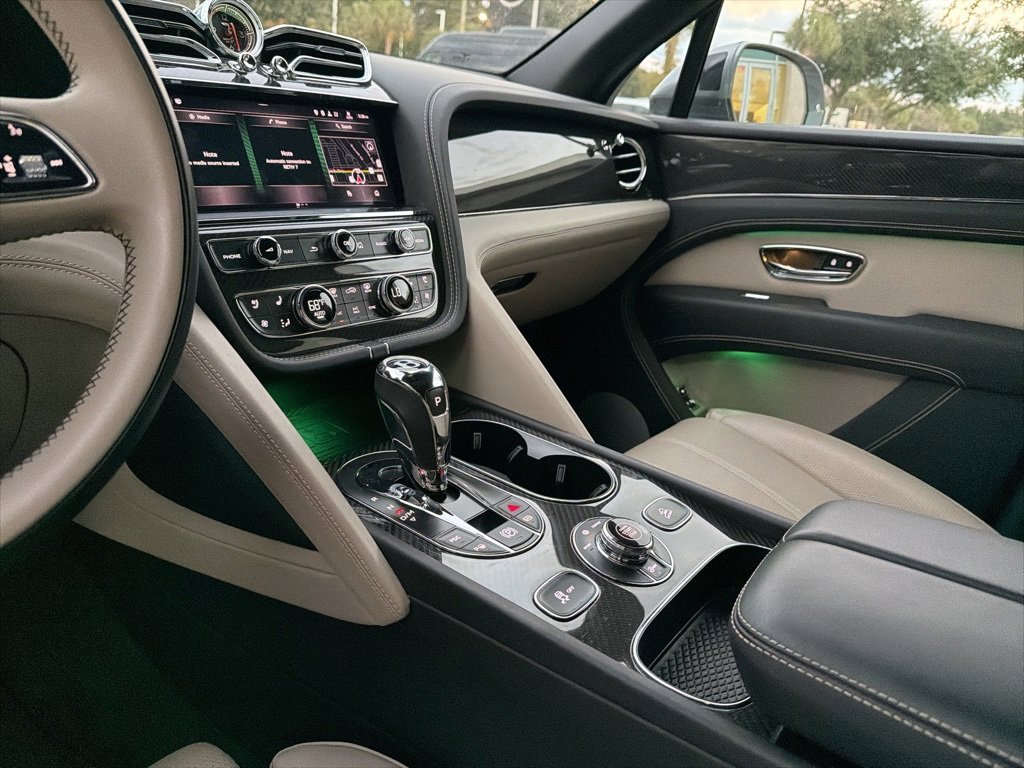 Used 2021 Bentley Bentayga image 21