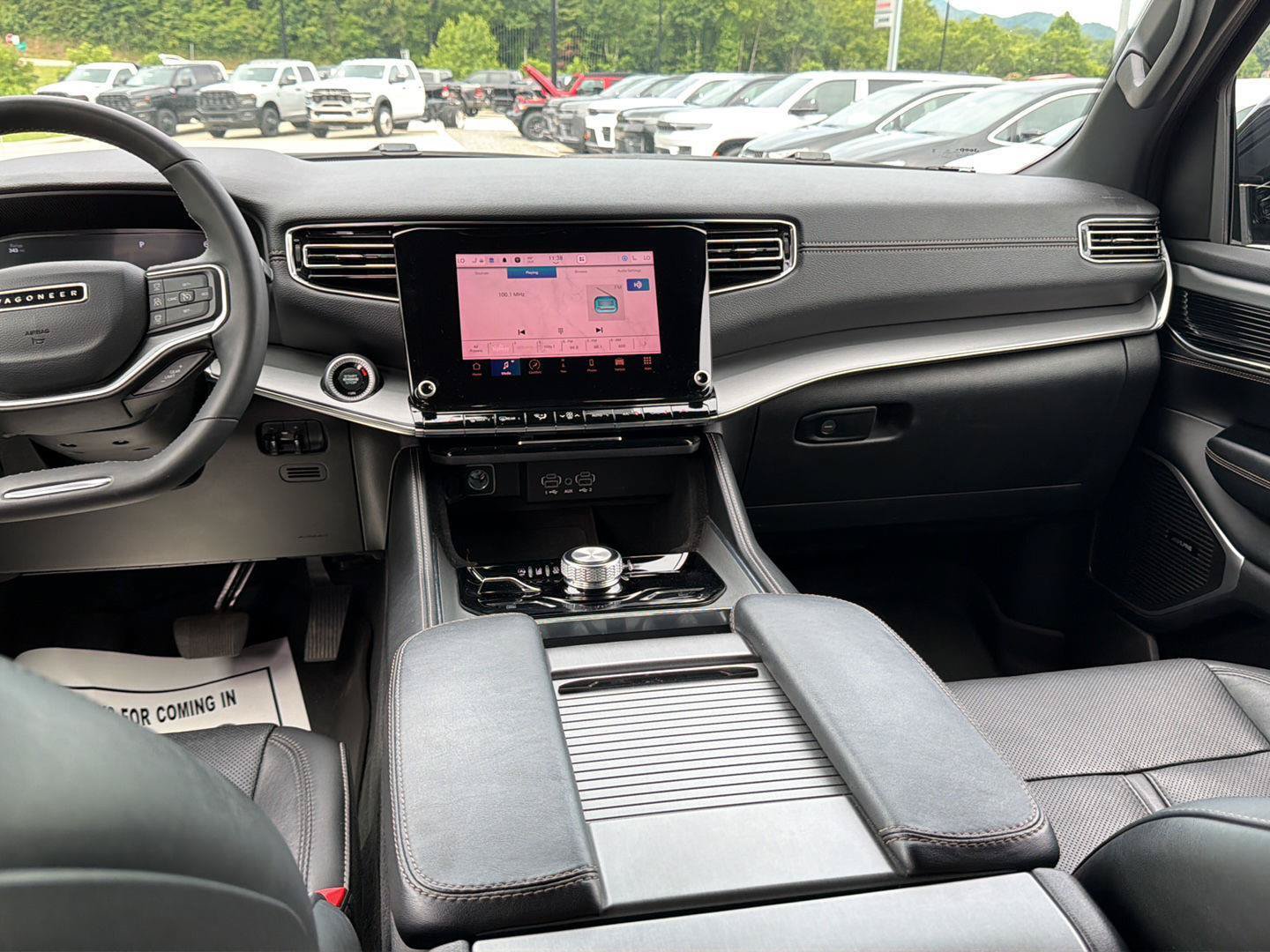Used 2023 Jeep Wagoneer L Series II AWD/4WD image 28