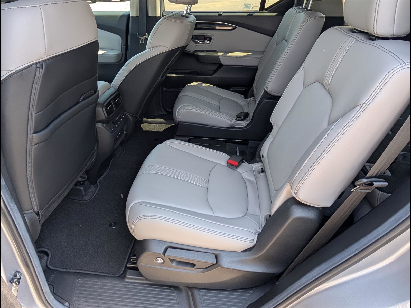 Certified 2025 Honda Pilot Touring image 14