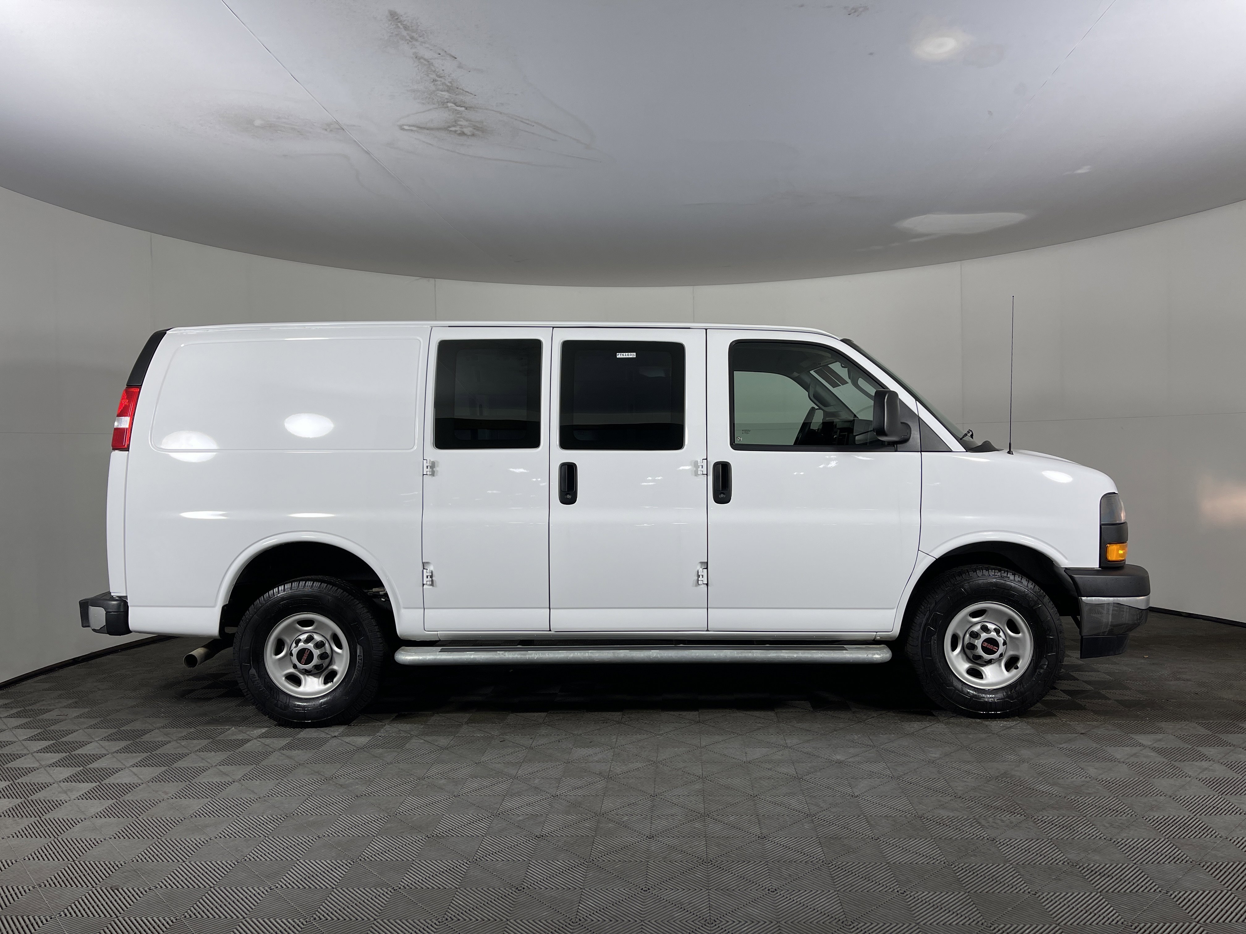 Used 2024 GMC Savana 2500 w/ Driver Convenience Package image 5
