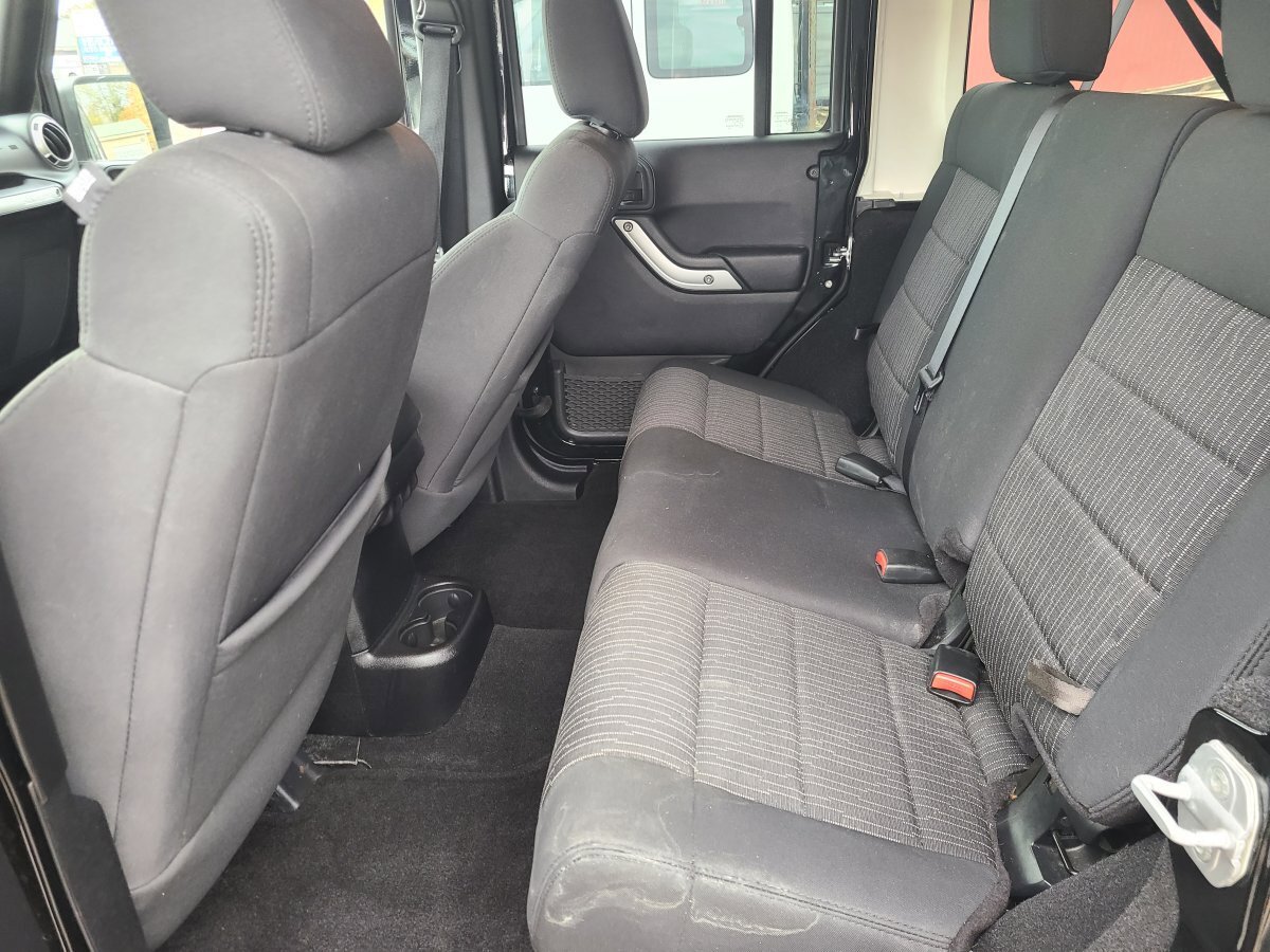 Used 2012 Jeep Wrangler Unlimited Rubicon w/ Dual Top Group image 6