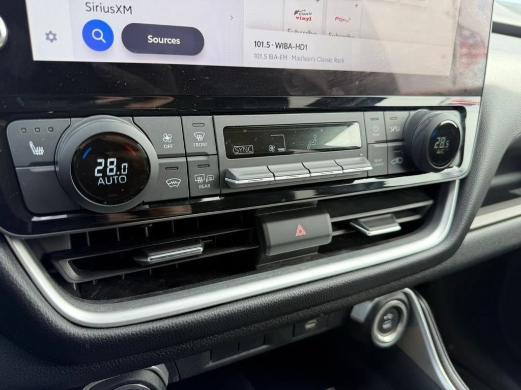 Used 2024 Toyota Grand Highlander AWD image 33