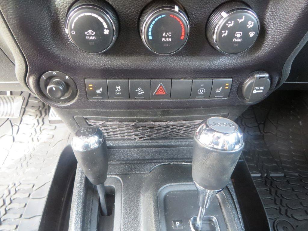 Used 2016 Jeep Wrangler Unlimited Sahara image 17