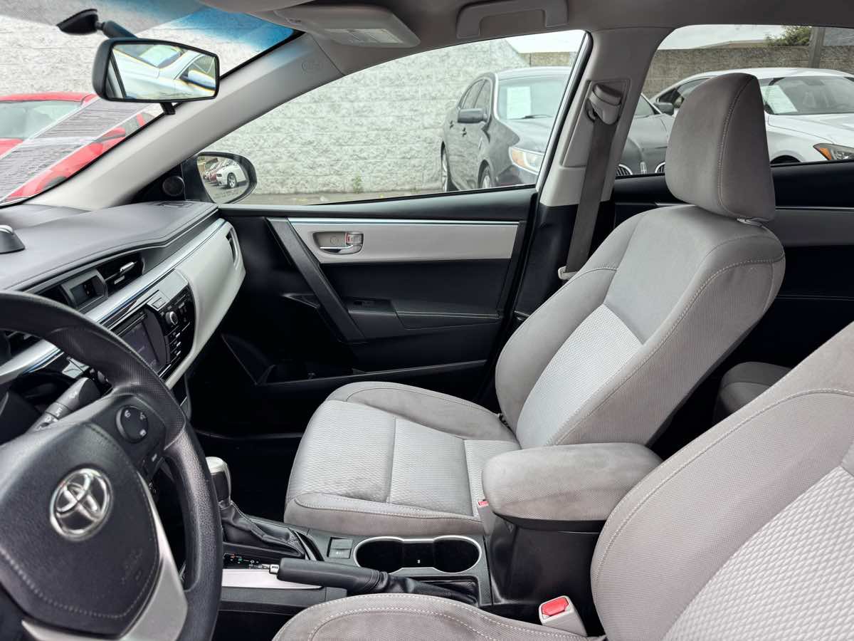 Used 2016 Toyota Corolla LE FWD image 30