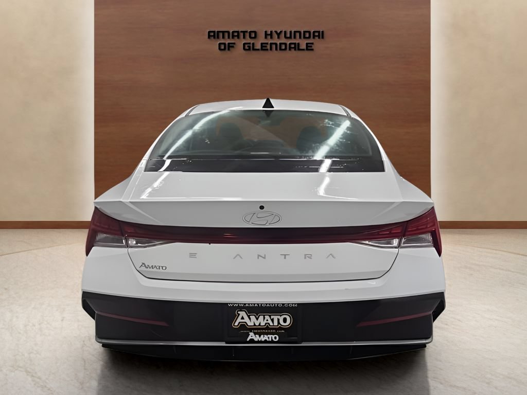 Used 2025 Hyundai Elantra SEL FWD image 6