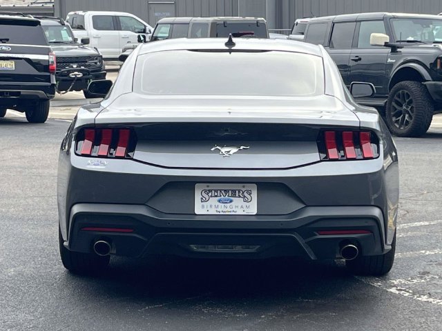 Used 2025 Ford Mustang Coupe RWD image 5
