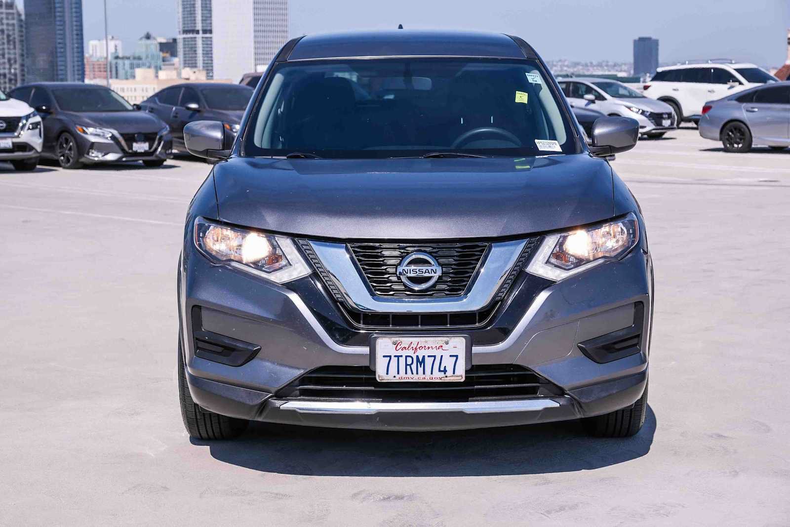 Used 2017 Nissan Rogue S AWD/4WD image 2