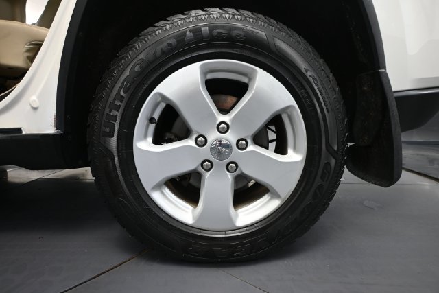 Used 2011 Jeep Grand Cherokee Limited AWD/4WD image 9