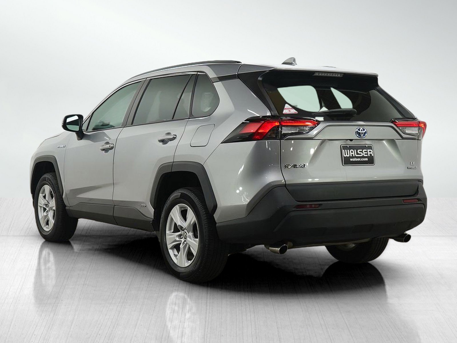 Used 2021 Toyota RAV4 LE image 3