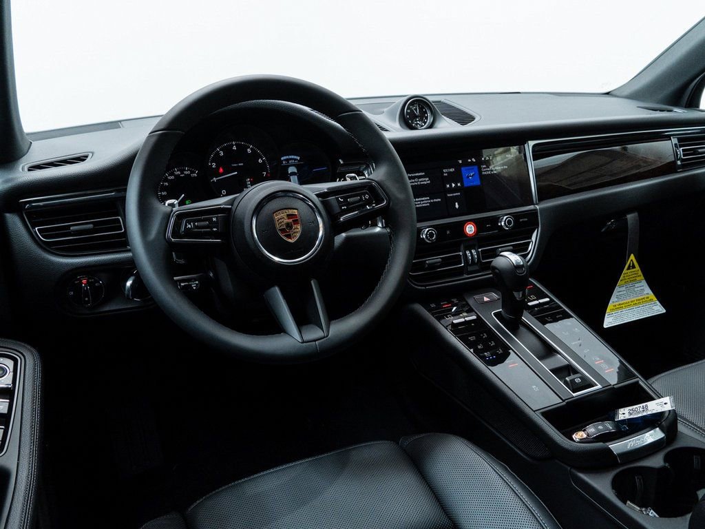 Used 2025 Porsche Macan image 13