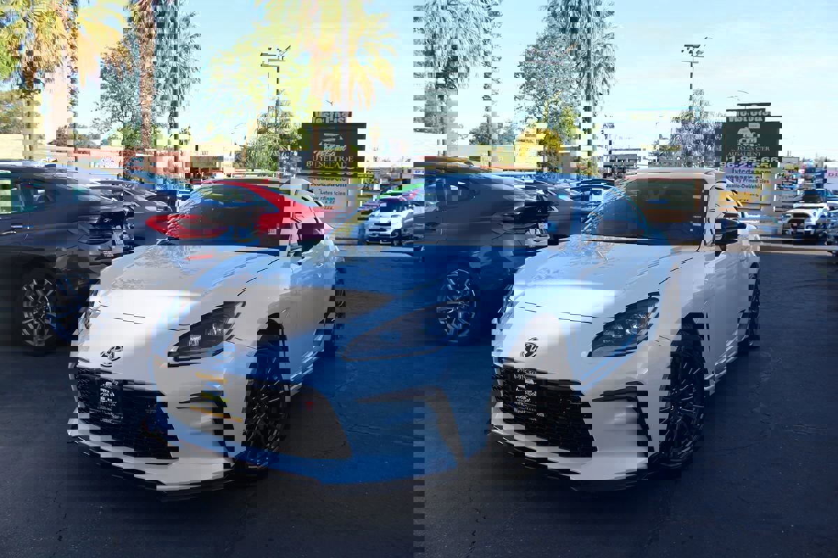 Used 2023 Toyota GR86 w/ ALL Weather Mat Package (TMS) RWD image 2