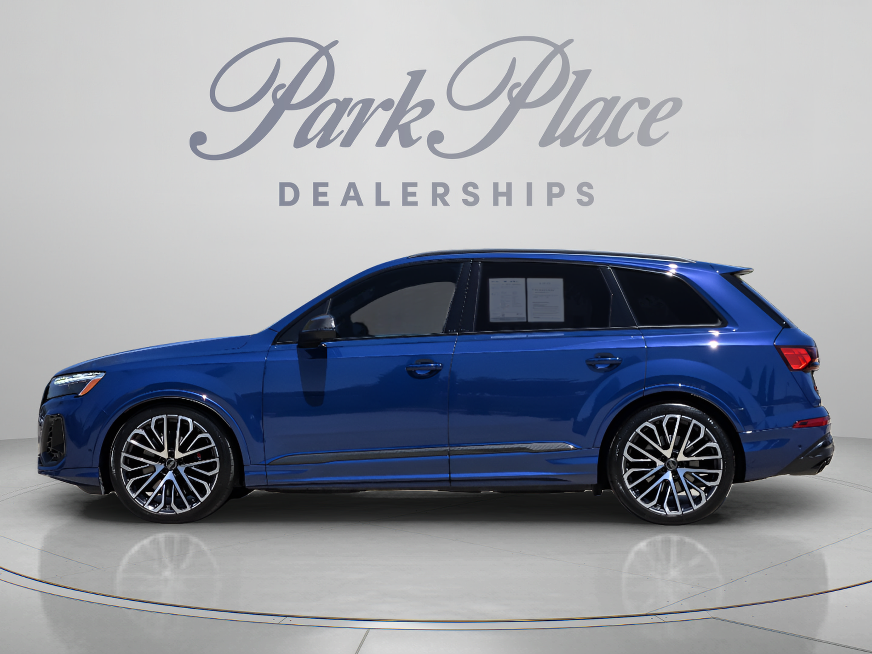 Used 2025 Audi SQ7 Prestige AWD/4WD image 2
