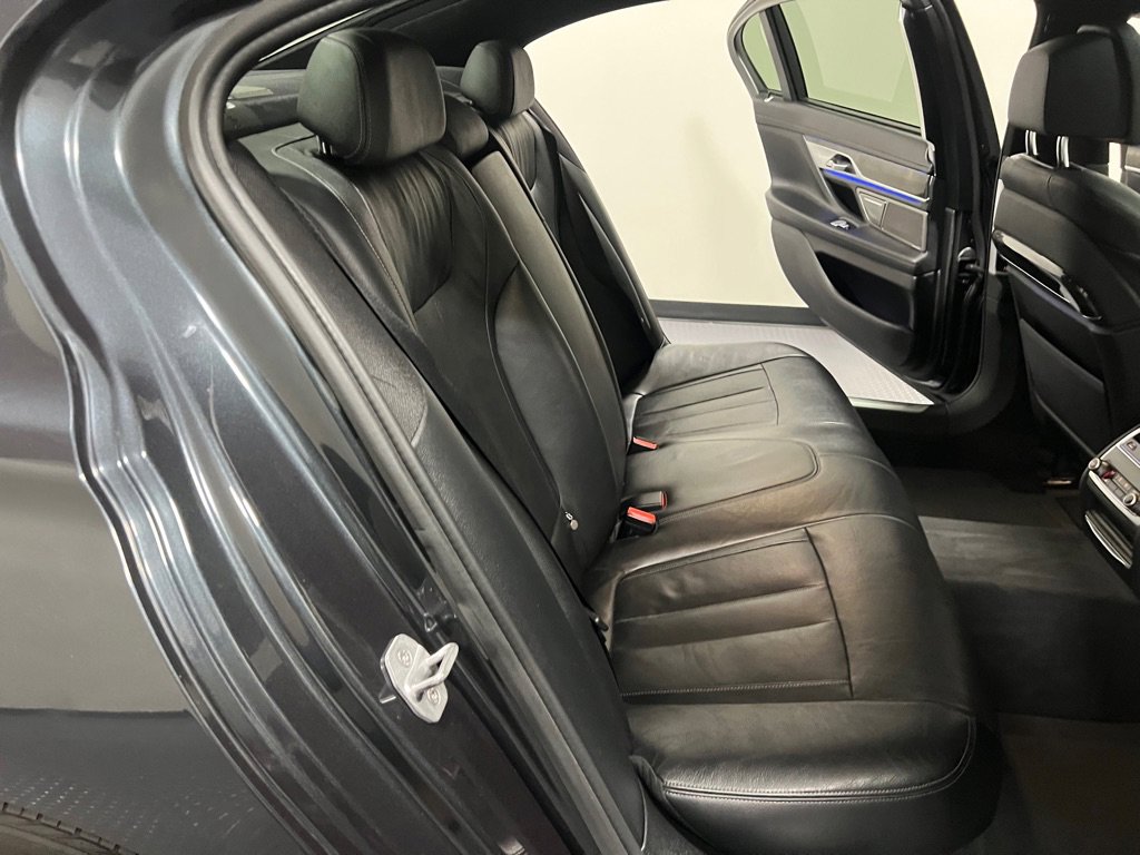 Used 2016 BMW 740i image 19