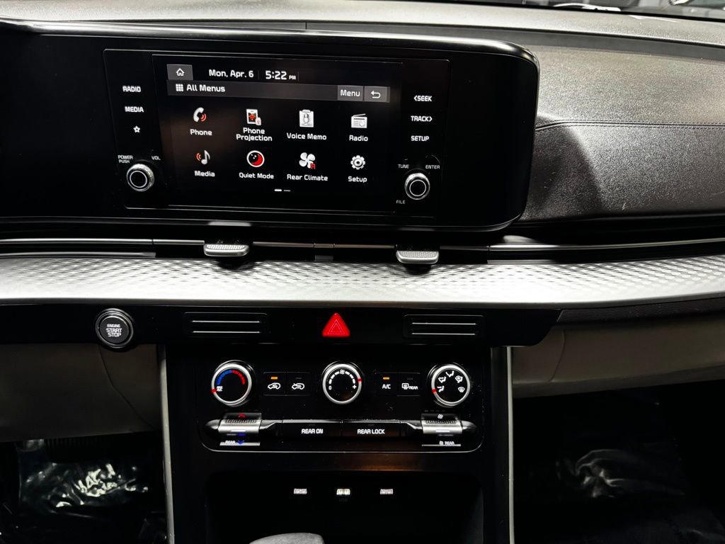 Used 2024 Kia Carnival LX FWD image 24