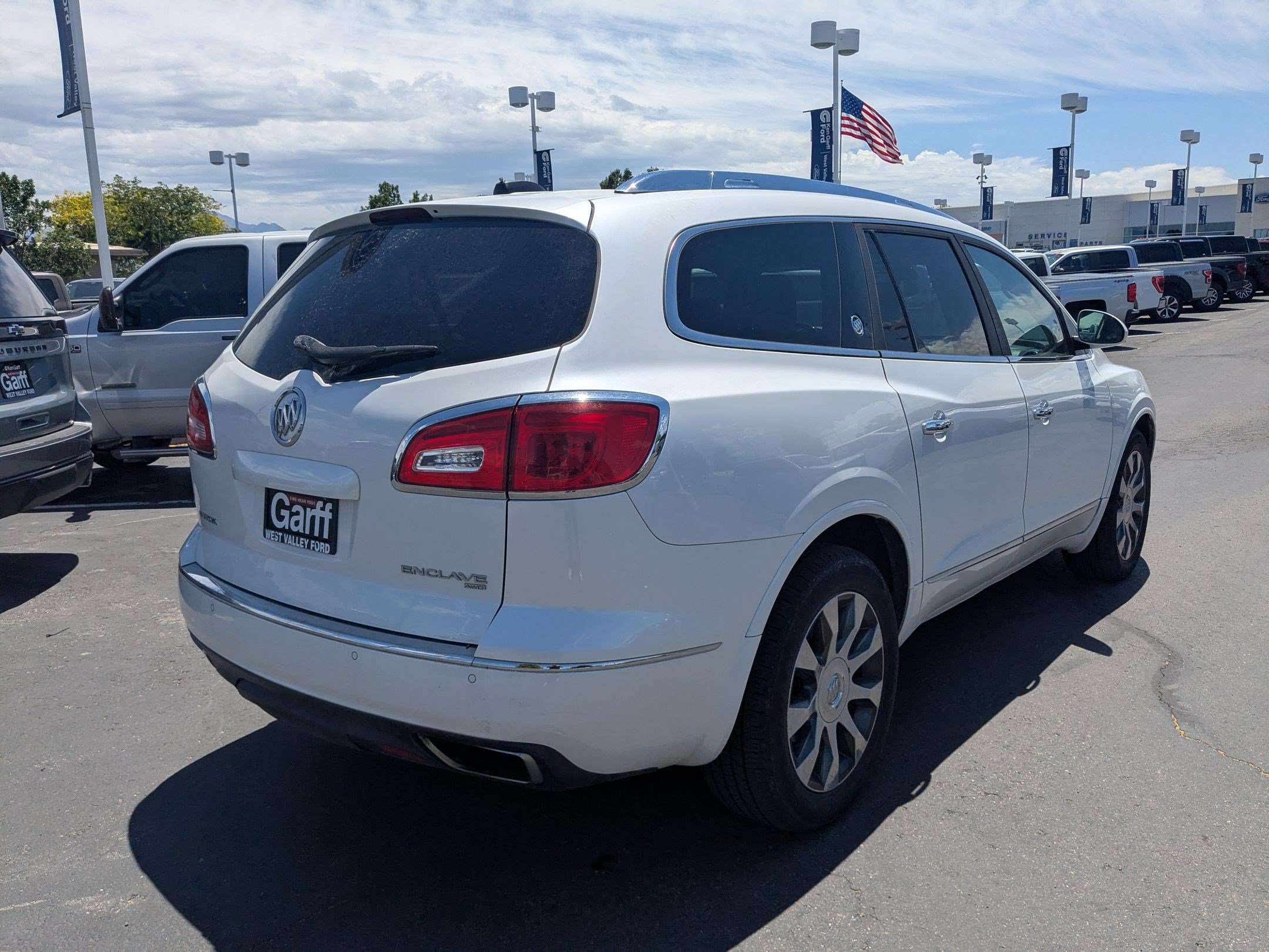 Used 2017 Buick Enclave Premium w/ Experience Buick Package AWD/4WD image 3