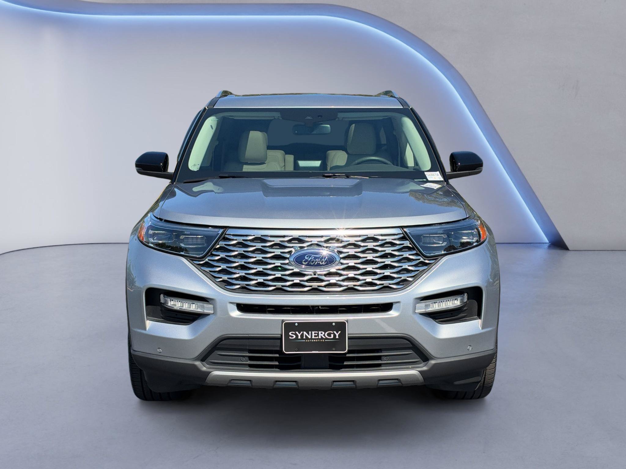 Used 2023 Ford Explorer Platinum w/ Technology Package AWD/4WD image 2