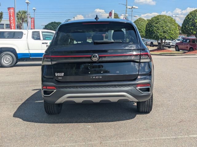 Used 2025 Volkswagen Taos SE FWD image 4