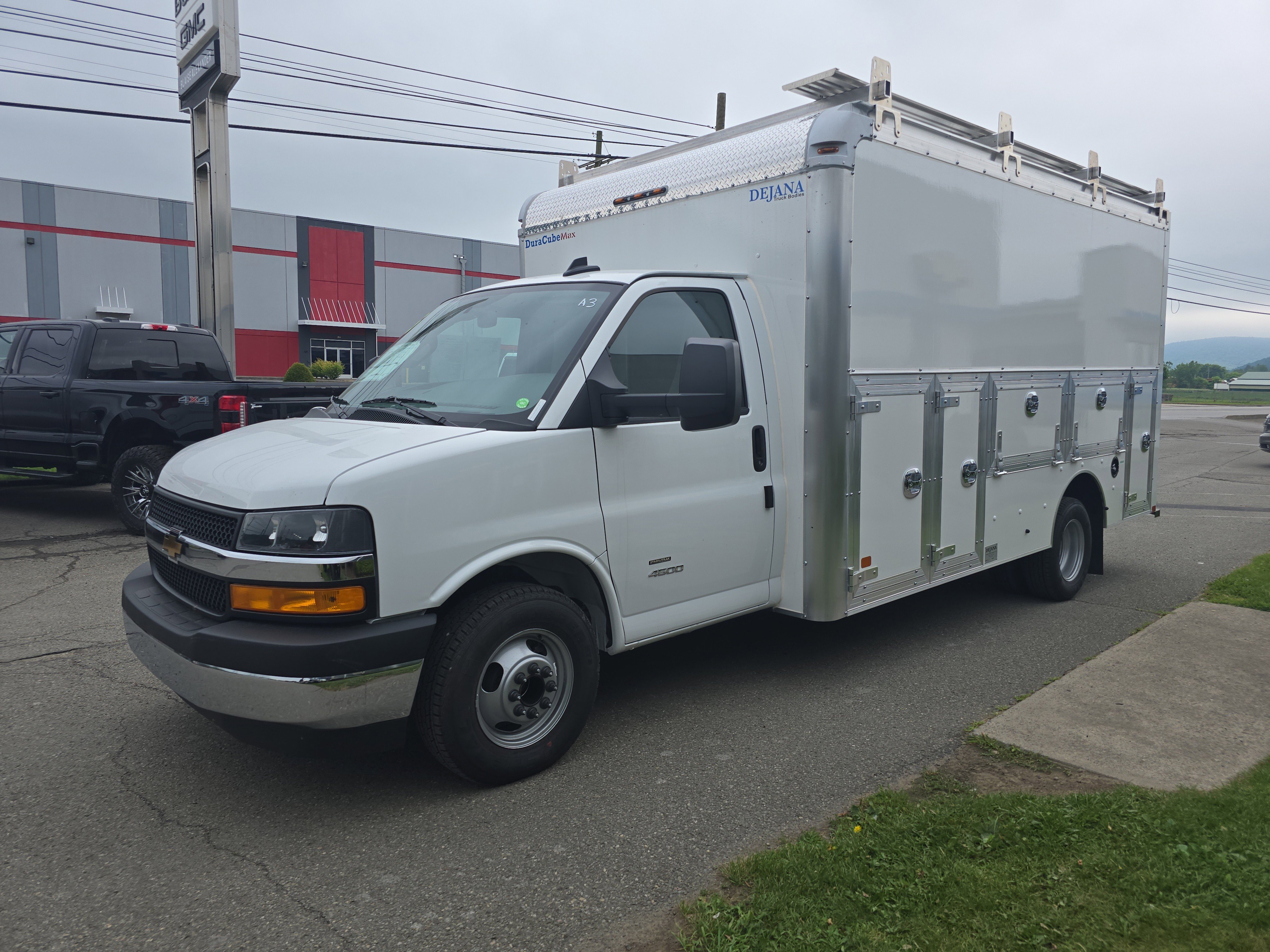 New 2025 Chevrolet Express 4500 Extended w/ Power Convenience Package image 9