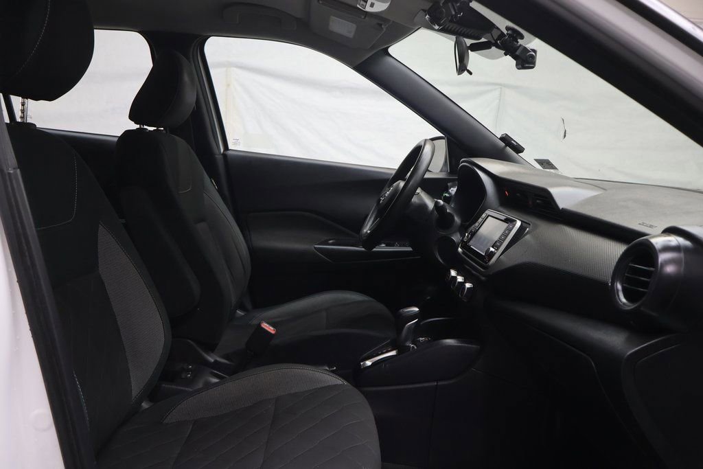 Used 2020 Nissan Kicks S image 9