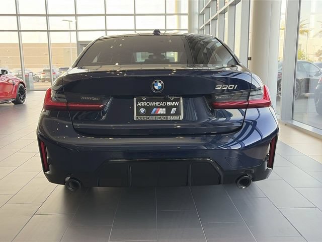 Used 2026 BMW 330i Sedan w/ M Sport Package RWD image 5