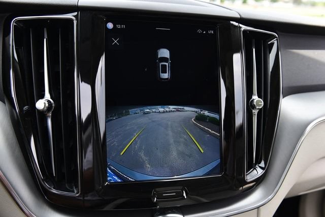 Used 2022 Volvo XC60 B5 Momentum AWD/4WD image 14