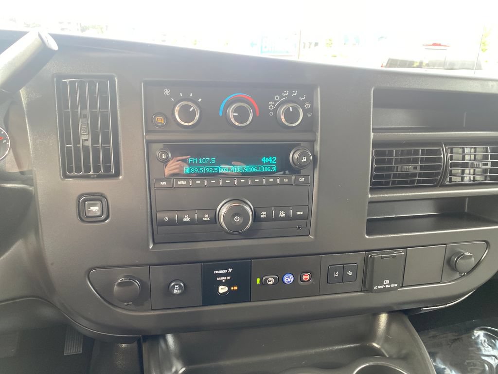 Used 2025 Chevrolet Express 3500 LT w/ LT Preferred Equipment Group RWD image 16