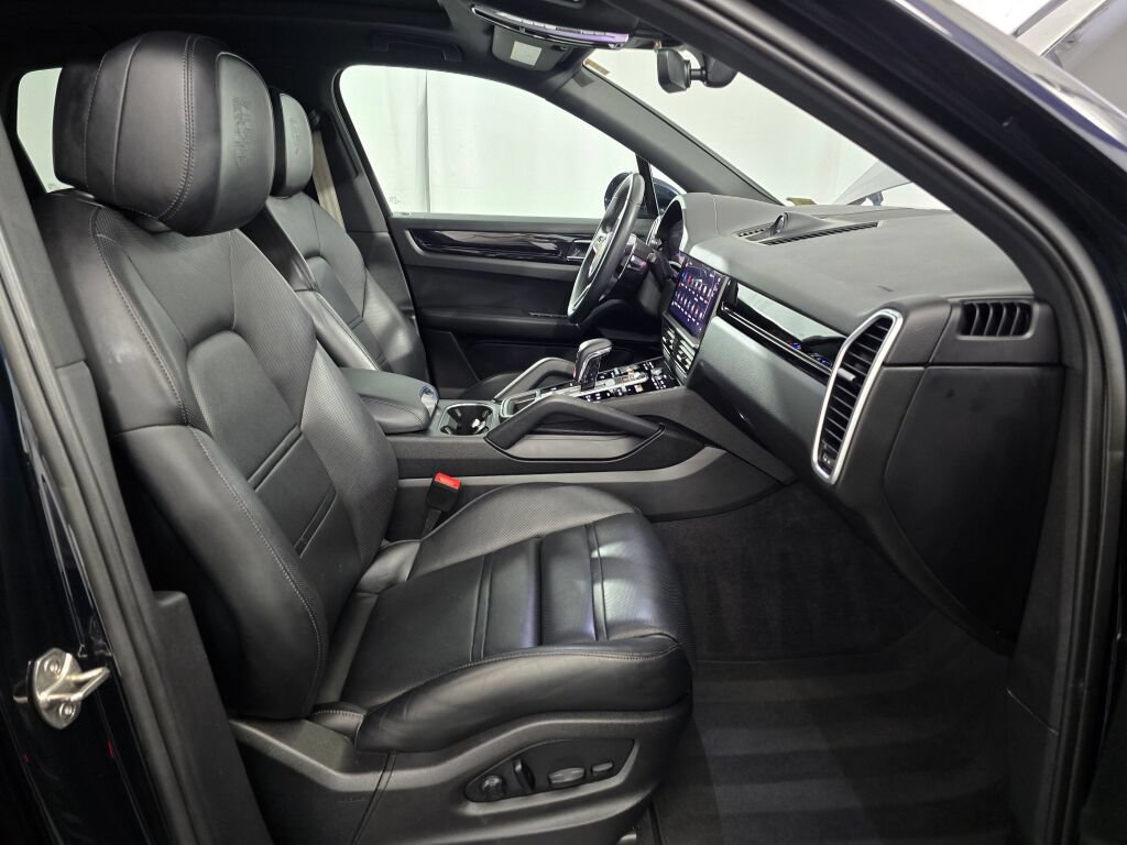 Certified 2023 Porsche Cayenne Platinum Edition AWD/4WD image 28