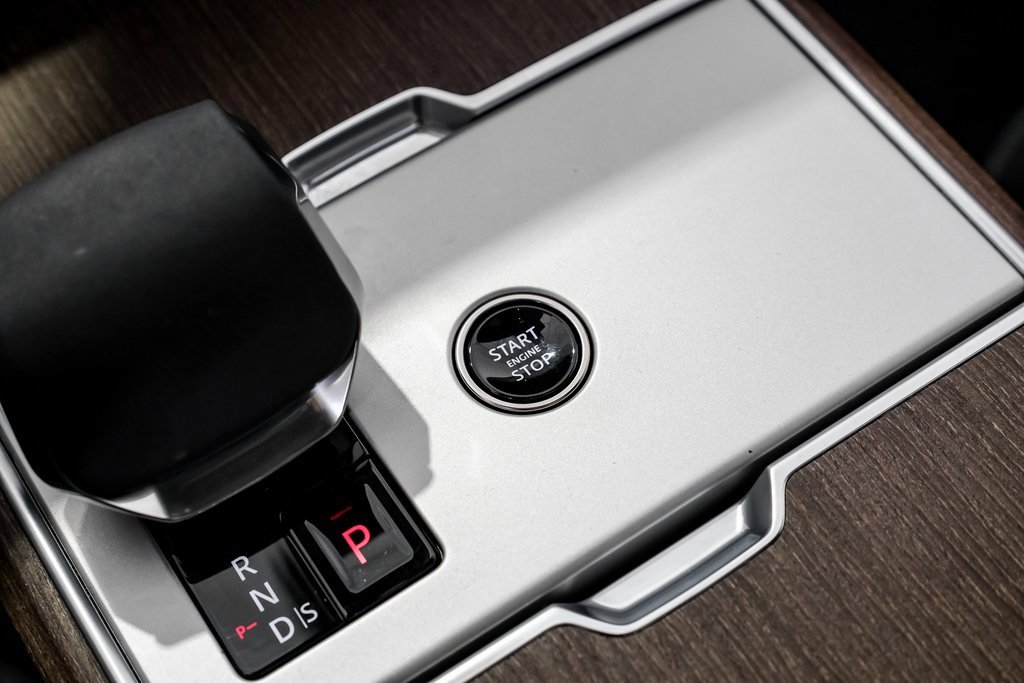 Used 2024 Land Rover Range Rover SE image 19