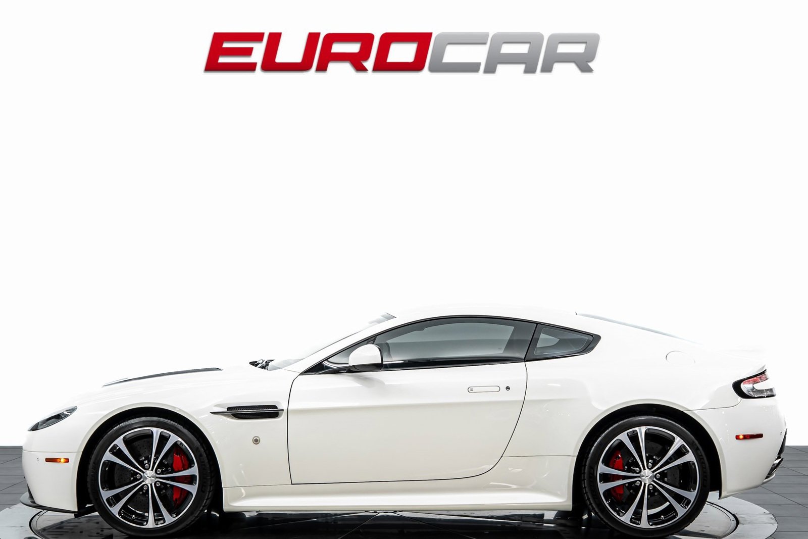 Used 2017 Aston Martin V12 Vantage S image 2