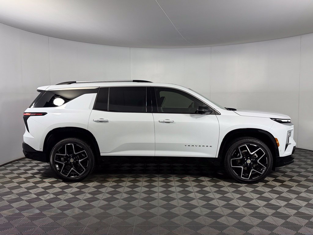Used 2026 Chevrolet Traverse High Country w/ LPO, Floor Liner Package FWD image 5